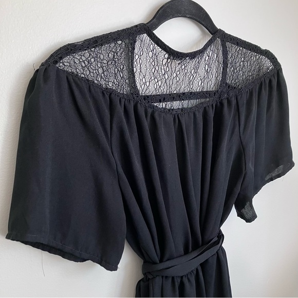 June & Hudson Wrap top with Lace - Picture 6 of 7